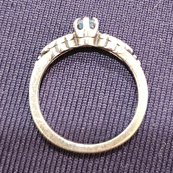 Vintage Sterling Silver and Blue Topaz Leaf Ring - Picture 5 of 9